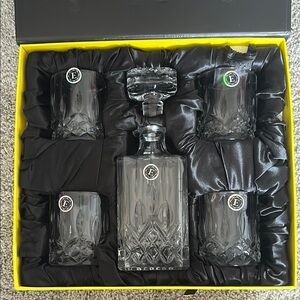 Elidomc Elegant Crystal Decanter Set with Glasses
